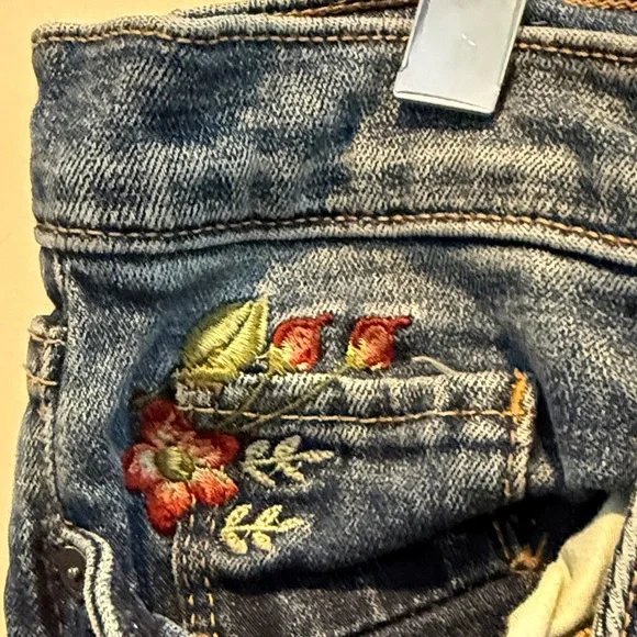 Blank NYC Skinny Classique Embroidered Jeans - Picture 6 of 13